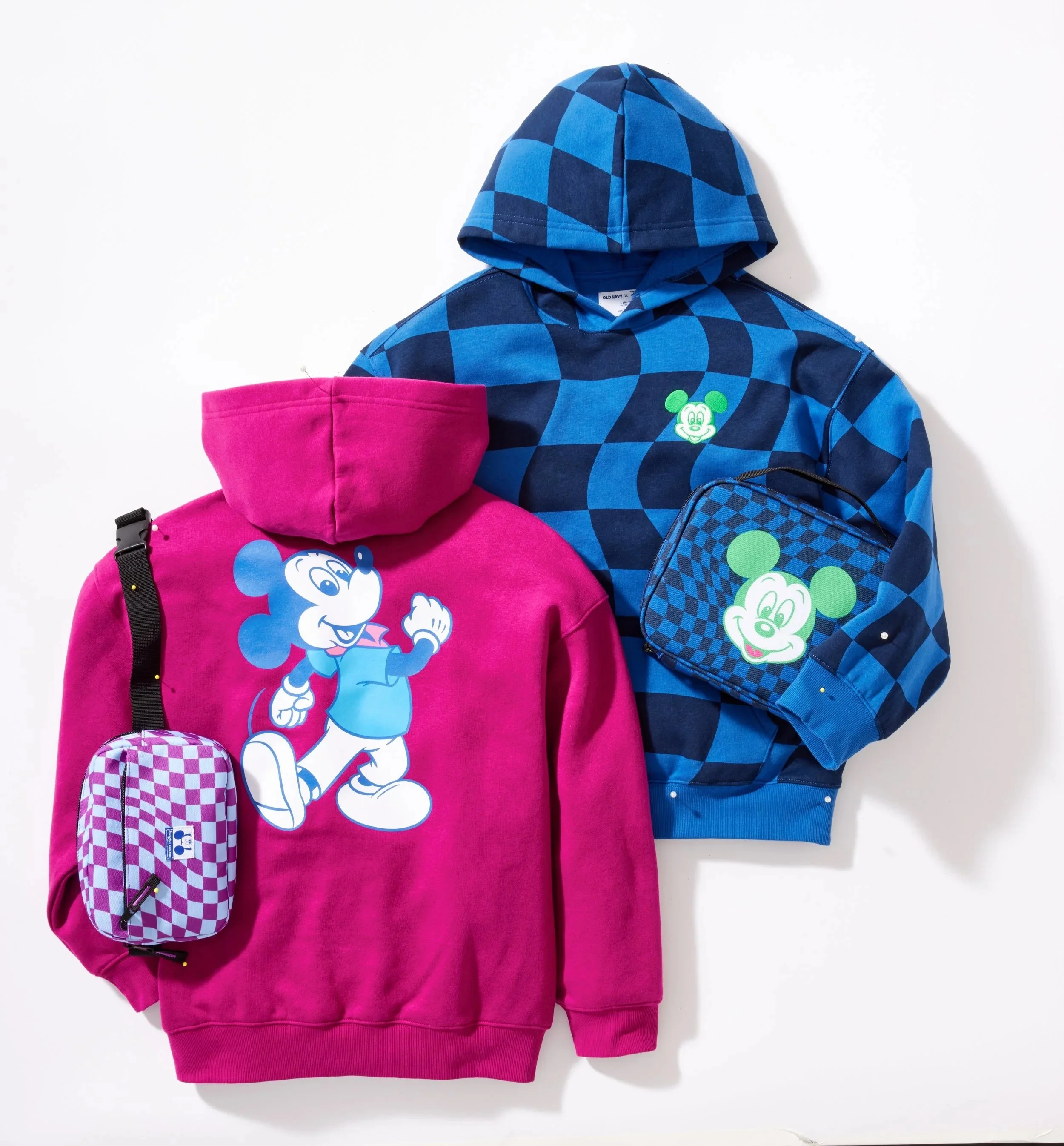 25SUM_M5238_S05569__DisneyBTSISMTile_B_02_LD.jpg