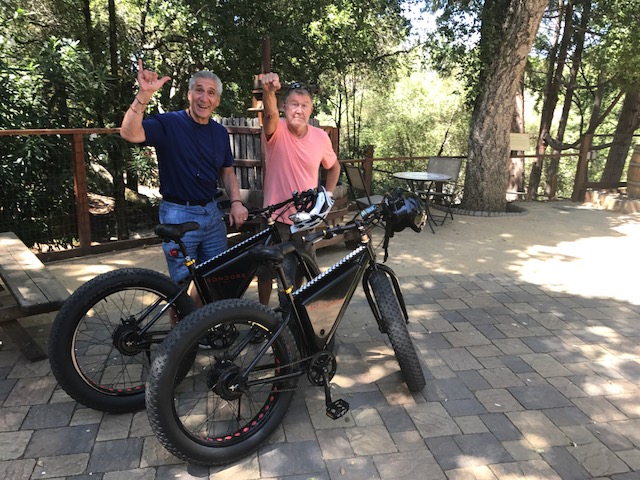 Jimi & Me w bikes & Hand signsIMG_0074.JPG88**.JPG