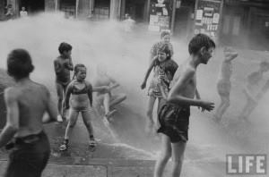 Children cooling in Fire Hydrant 2_n.jpg