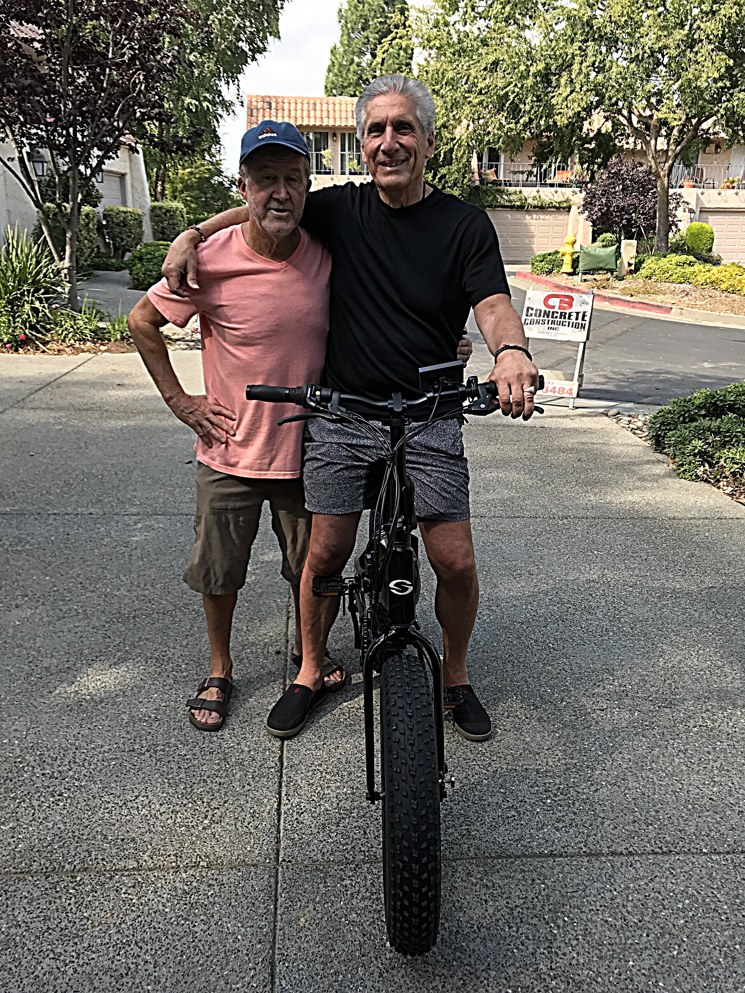 Dennis on BIke, Jimi at my side .JPG