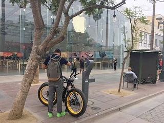 Sondors Electric Bik at Apple Store SM.jpeg