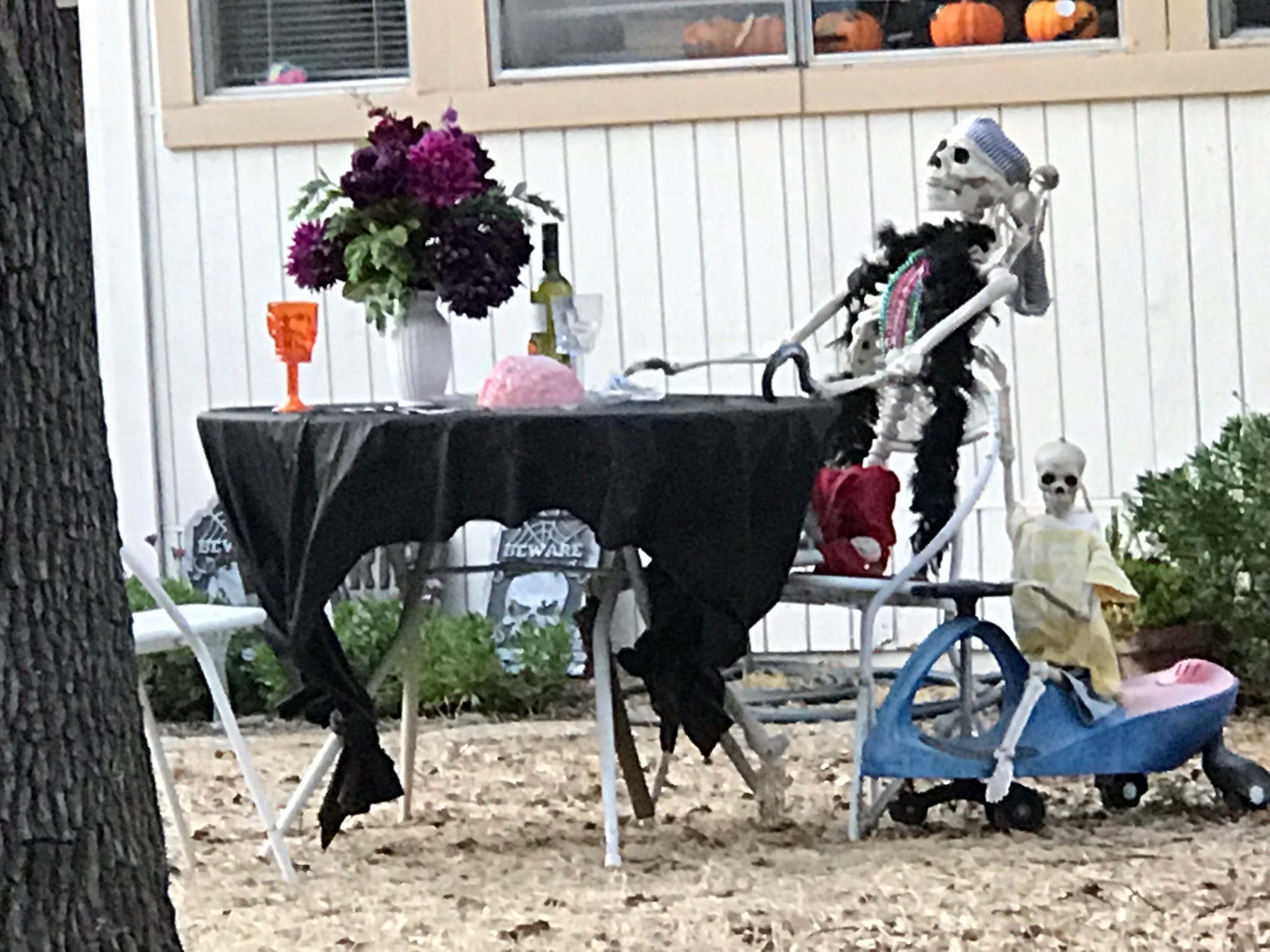 Skeleton having wine & Dessert.jpg*.jpg