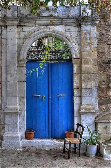 blue-door-by-romtomtom.jpg