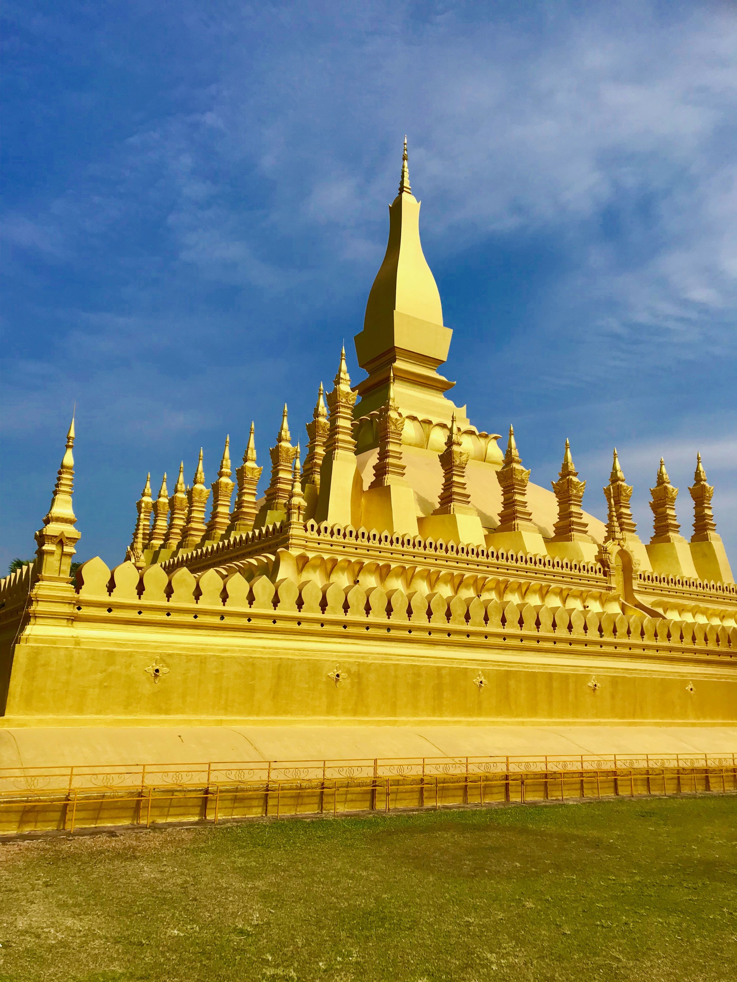 Pha That Luang (Trhee Layered GOlden STupa.jpg