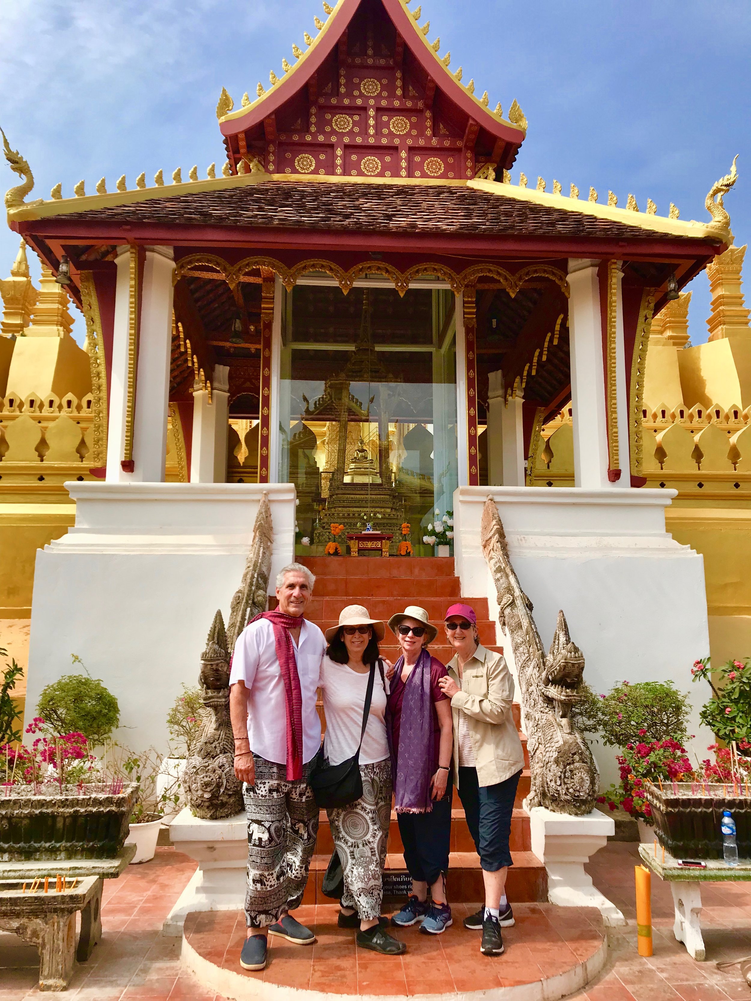 Den, Ceil, Eileen and Debbie in front of Wat That Luang.jpg*.jpg