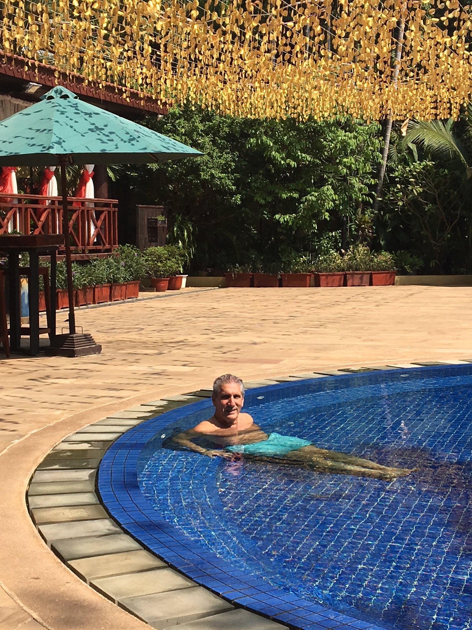Dennis in Pool Angkor Paradise Hotel.JPG*.JPG