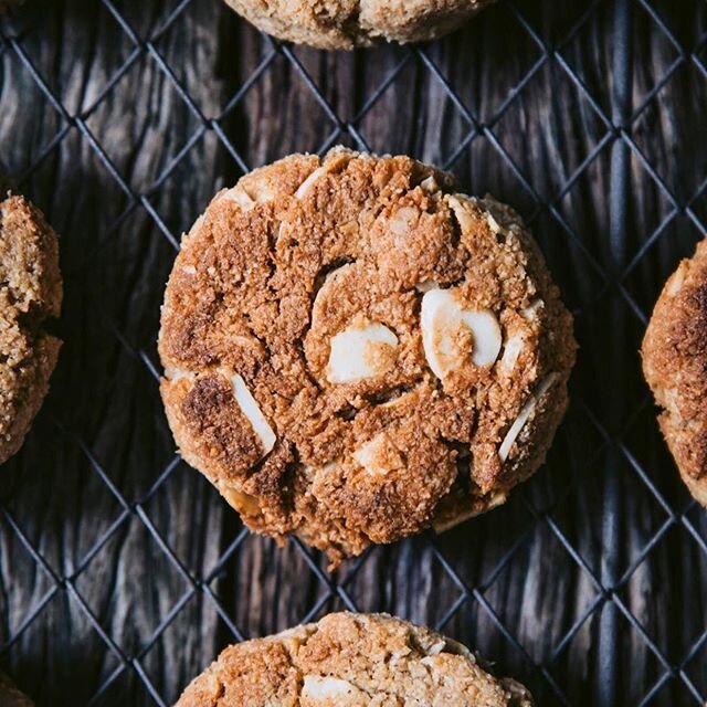 My Paleo Anzac Biscuit Recipe Vid will be up tomorrow night 🤤 but for now you can just dream of them 😅 who wants a non paleo traditional recipe also?