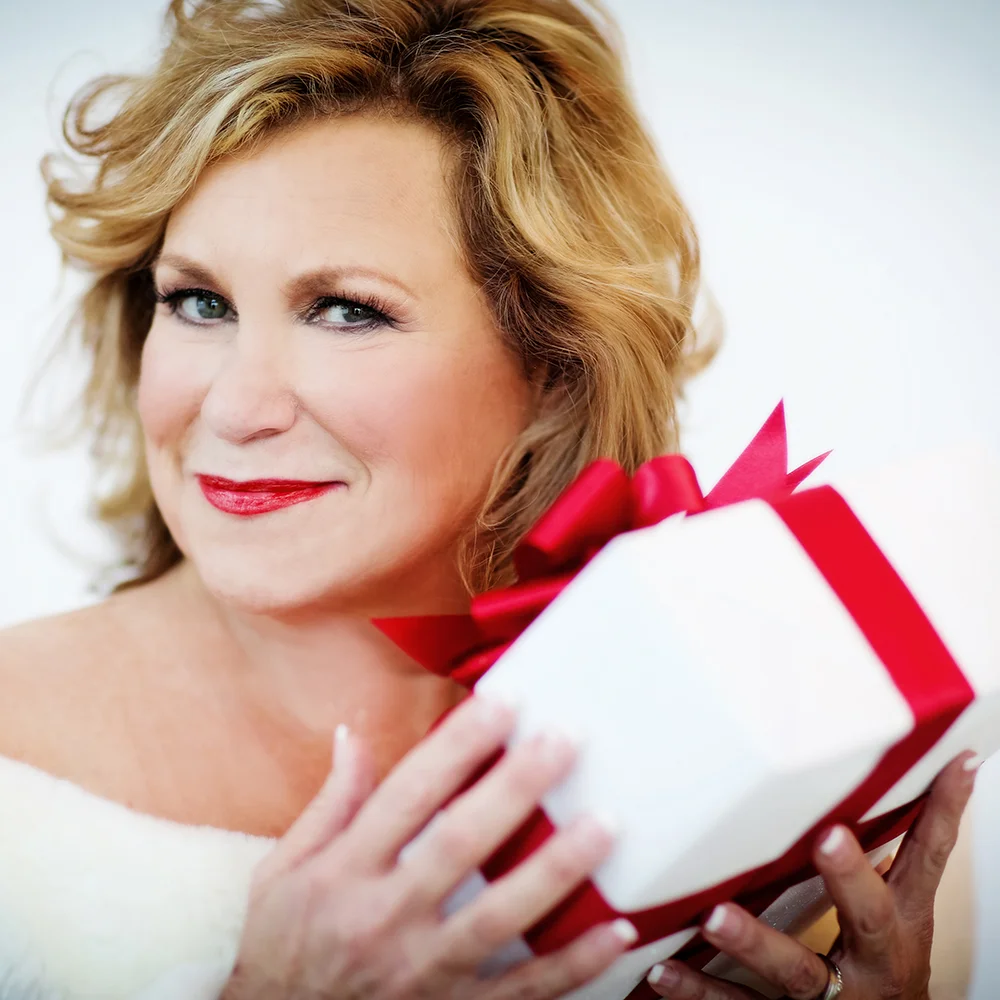 SANDI PATTY UNVEILS “A FAMILY CHRISTMAS” TOUR