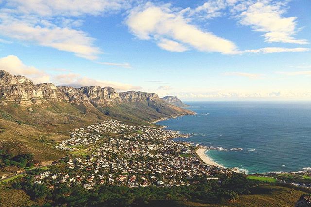 View from one of our favorite places. Have you been here? If not, don't worry. Our expert ticketing services can get you here in first class style, all compliments of points & miles! ⠀
#EasyGoTraveler #LearnToWander #Travel #FirstClass #SouthAfrica #CapeTown #Africa #Coast #Scenic #View #Mountains #Landscape #Journey #Adventure #Dream #Vacation