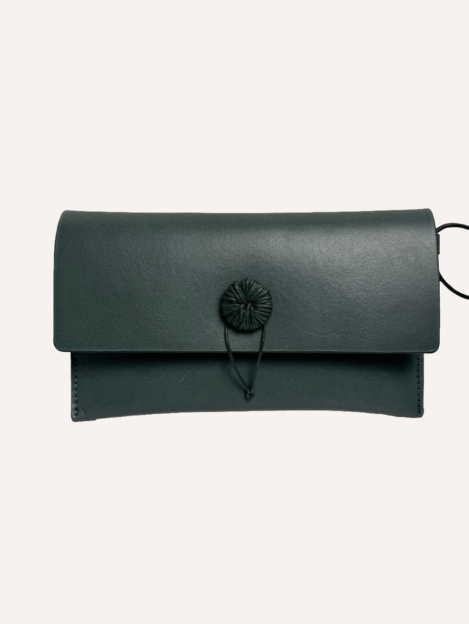 POCKET POUCH | Green vegetable tanned leather