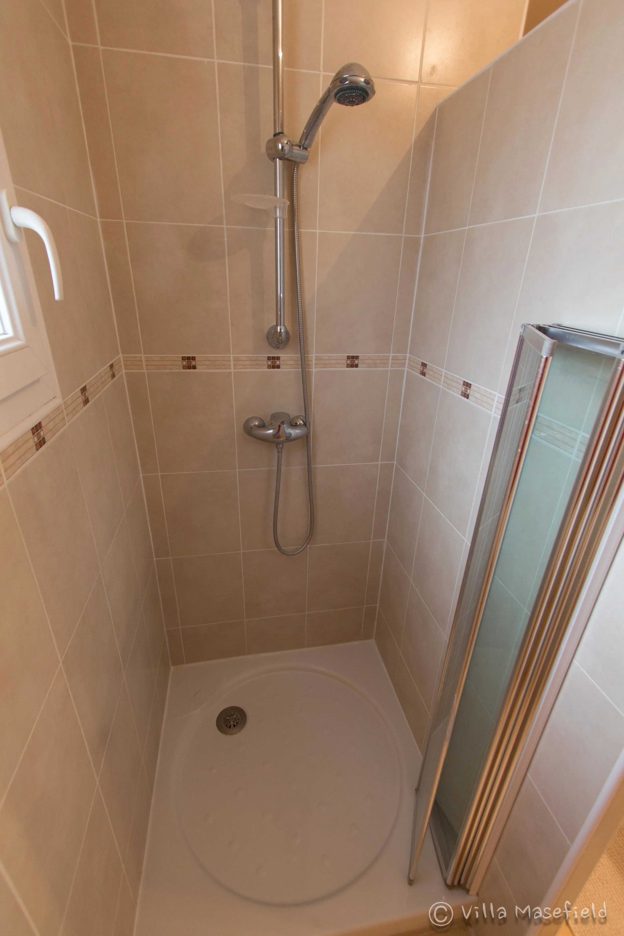 Villa Masefield Inside-16.jpg