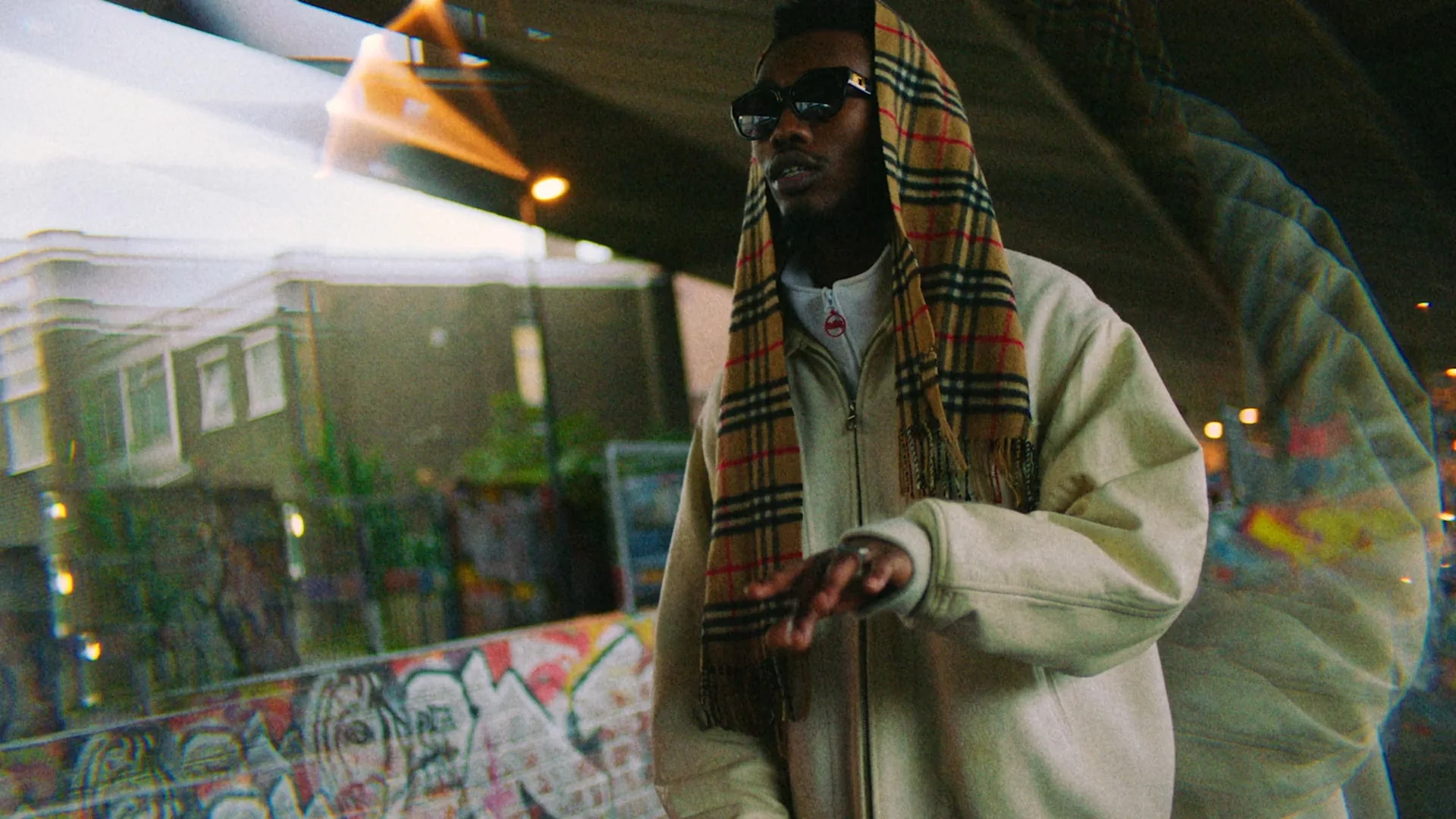 Lava La Rue - Letra WEB.mp4.00_00_47_02.Still006.jpg