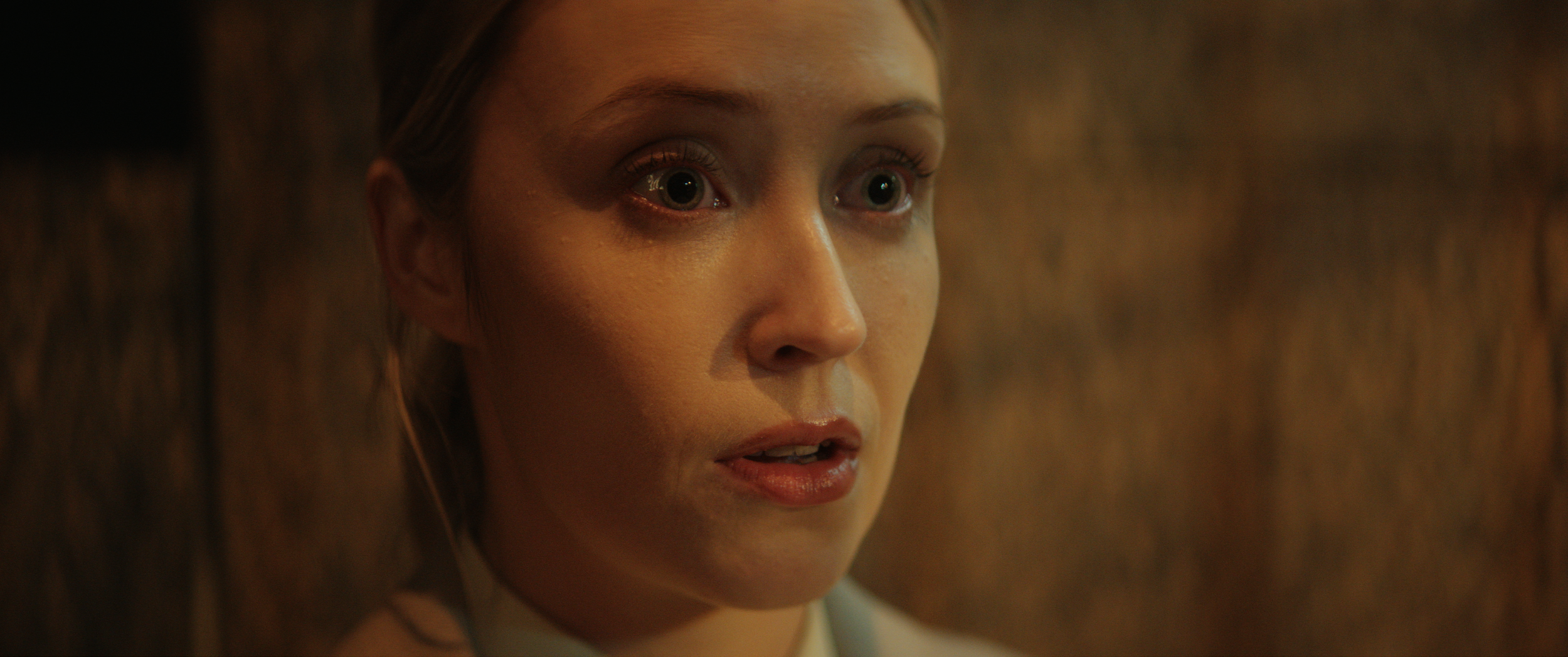 Lily CU alleyway.png