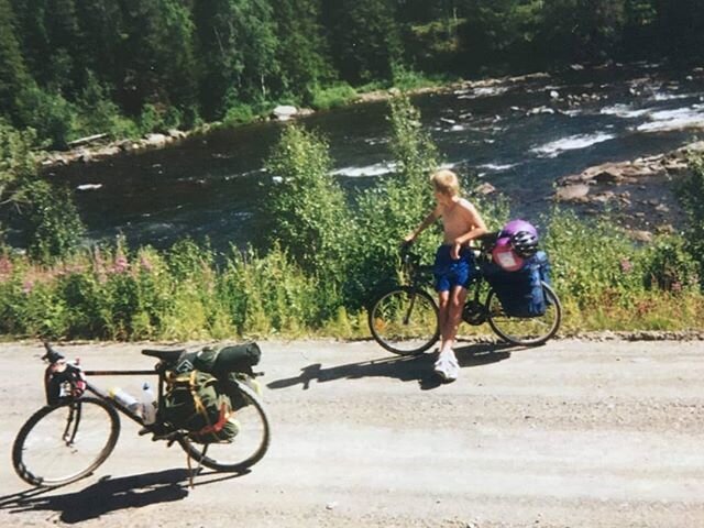 I said it is the first time I'm doing this bikepacking thing, then one of my childhood friends remembered me that I actually have great experience 😅
#bikepacking #gravelgrinder #bikeadventure