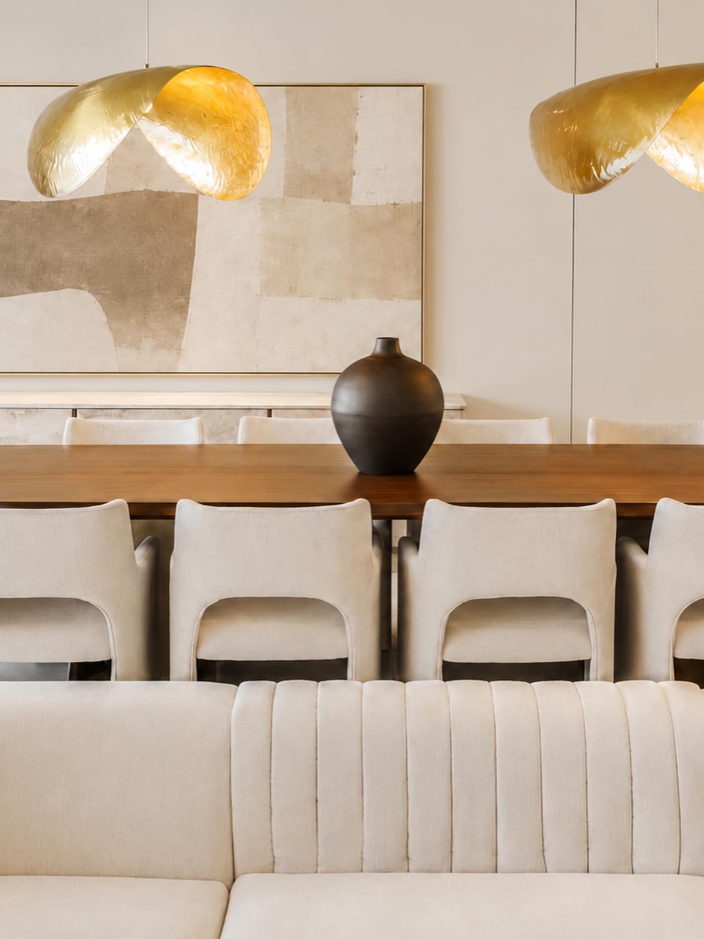 A dining room is where connection takes center stage. If thoughtfully designed, it becomes the backdrop for meaningful gatherings, conversations and moments that matter most. 🫂

#luxury #contemporary #interiors #miami #designinspo