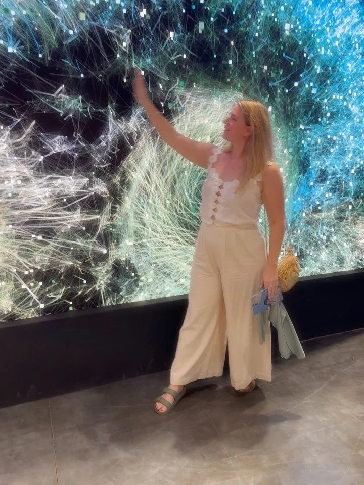 How I imagine the fabric of spacetime or the mysterious forces and light of reality would look moving around us if we could see them 🤩