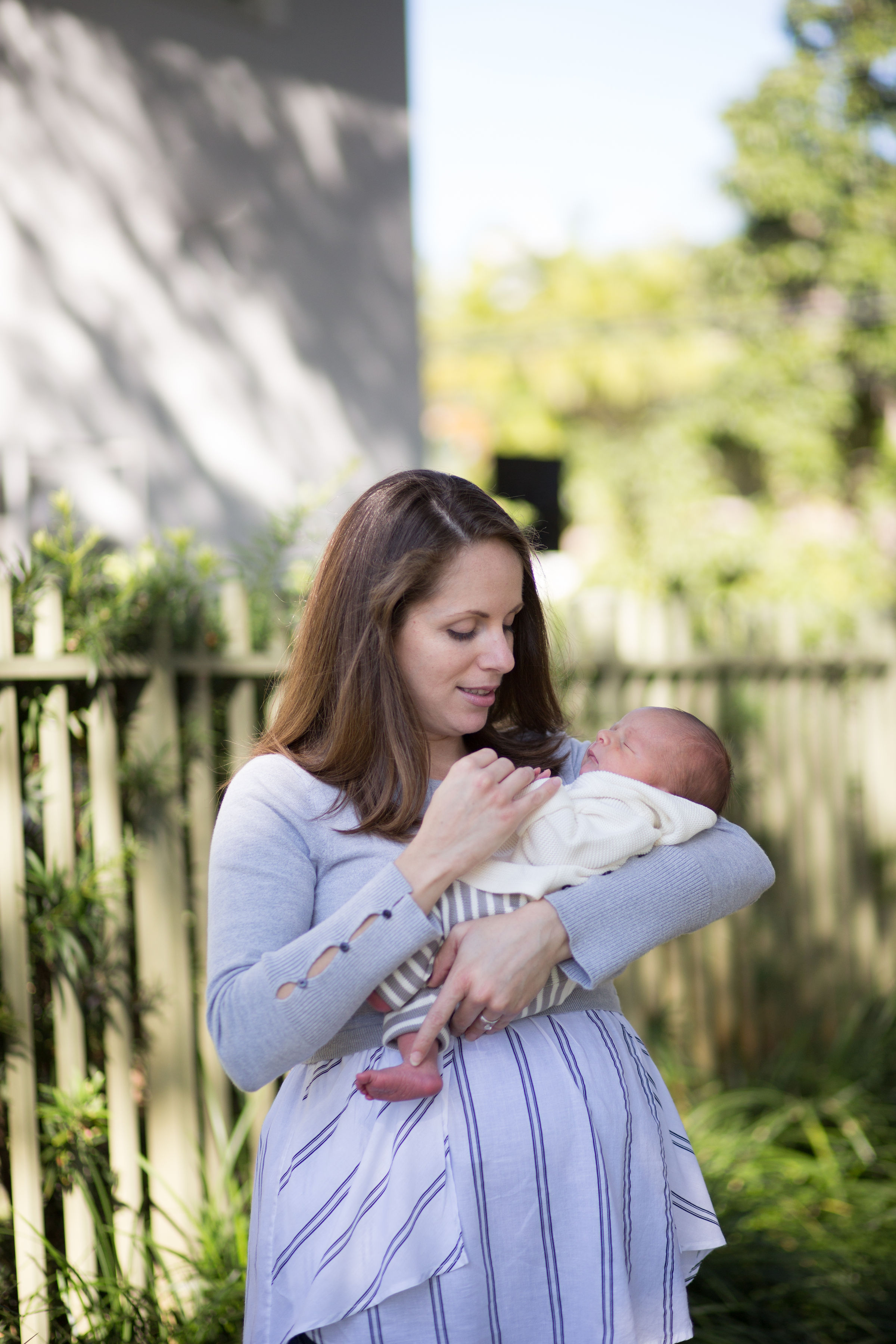 mom and newborn photos