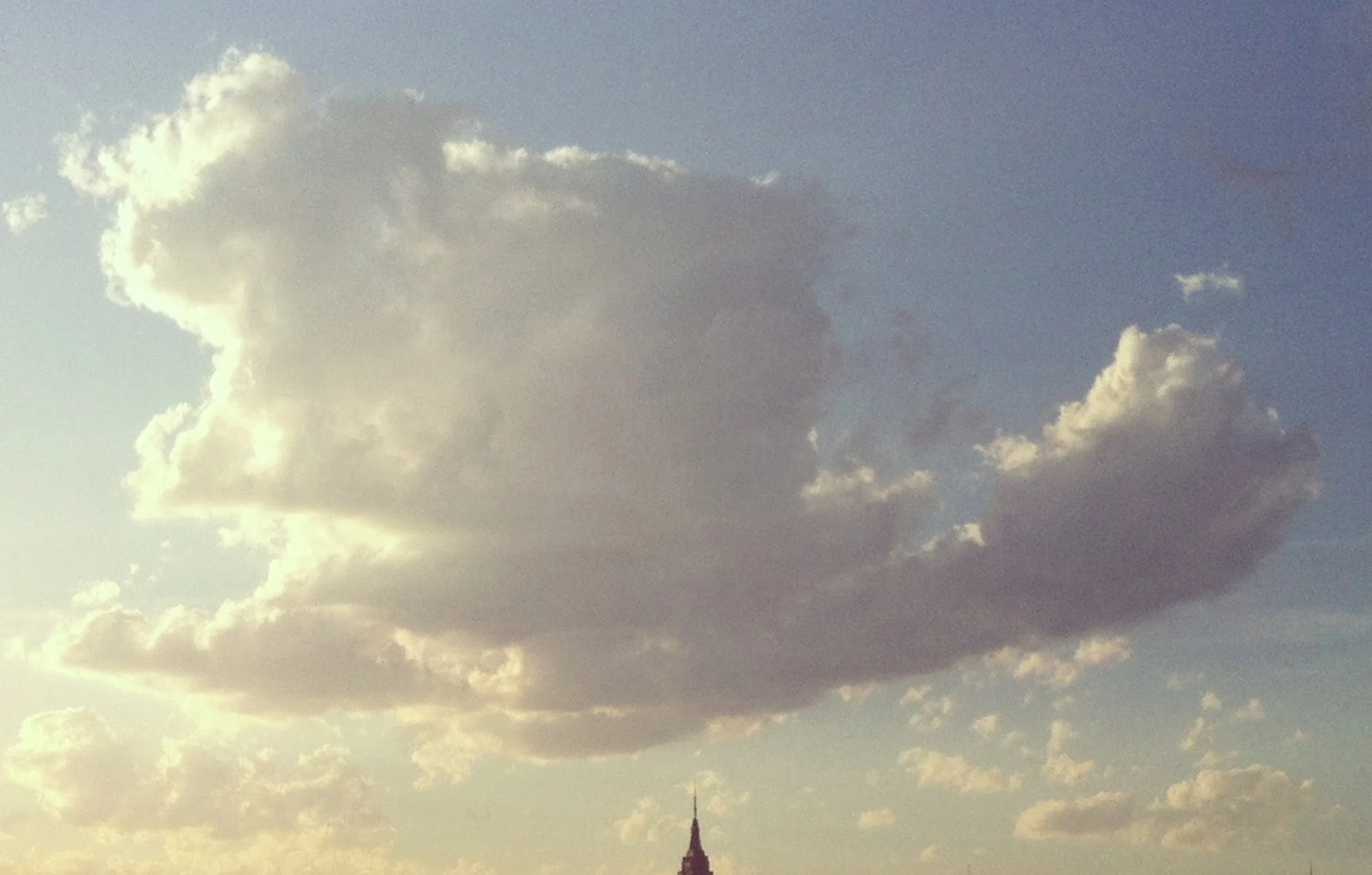 THAT CLOUD+EMPIRE STATE BUILDING