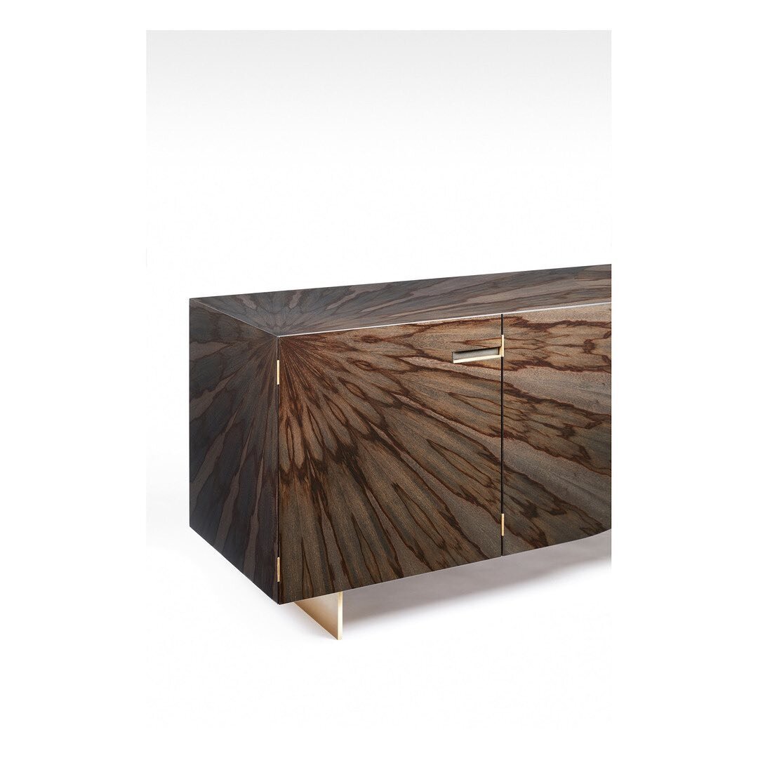 Designer @binabaitel was selected and awarded by #leFD100 for her ATON sideboard designed for us in 2020.
Aton was born from a fascination for &laquo; sun chiseled &raquo;. This specific veneering technique unfolds for this unique piece three dimensi