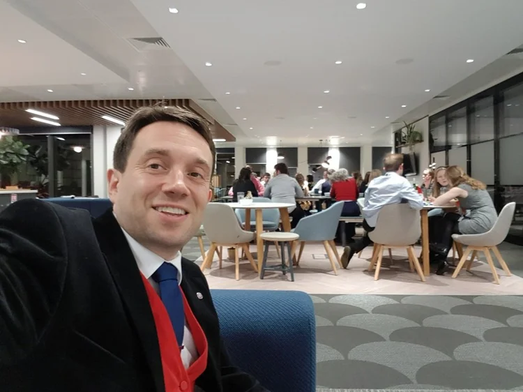 Corporate magician Matthew Garrett at Old Broad Street London