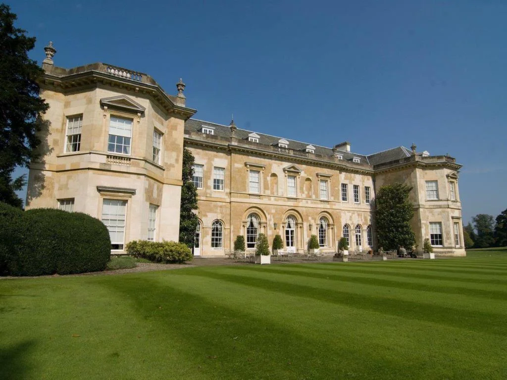 Close Up Magician in Aylesbury at Hartwell House