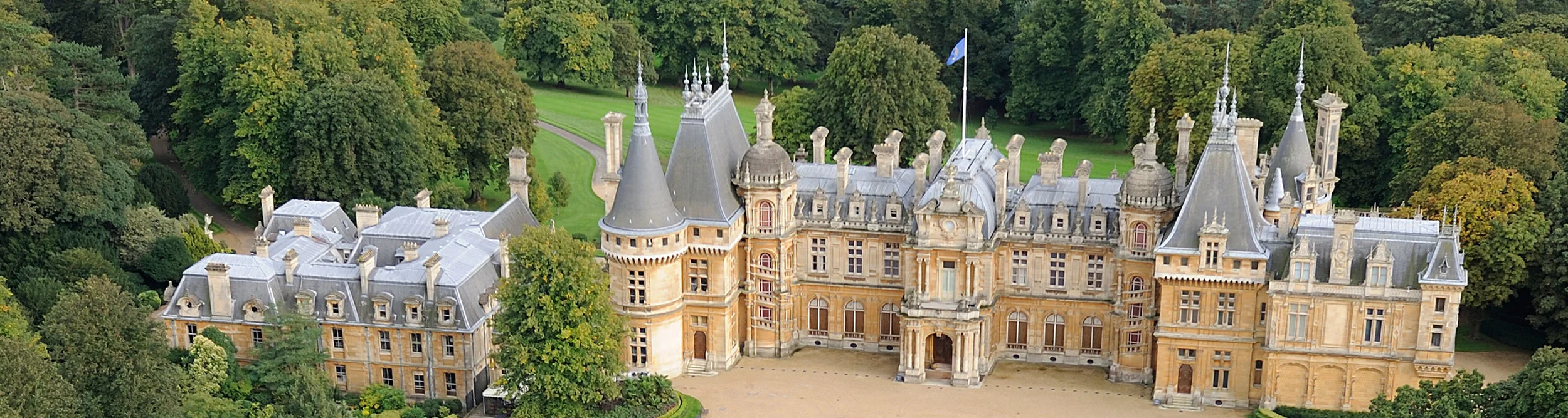Aylesbury Magician at Waddeston Manor