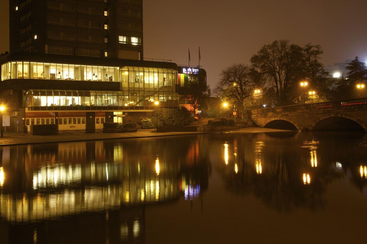 Close Up Magic at The Park Inn in Bedford