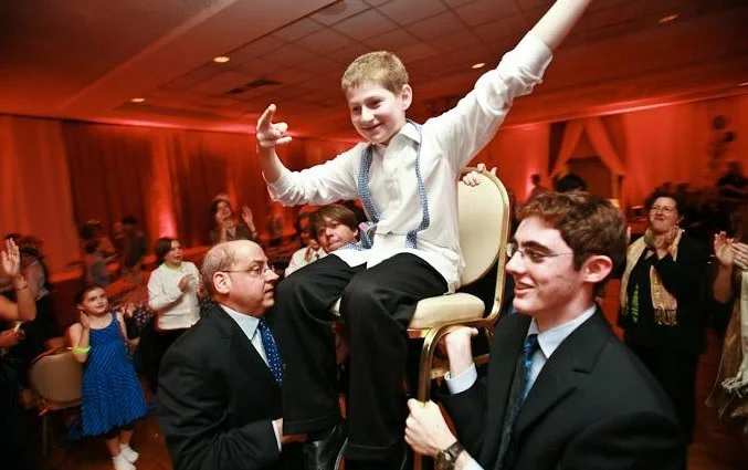 barmitzvah close up magician.jpg