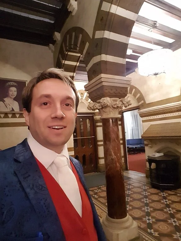 Close-up magician performing at The Cheyne Walk Club in Northampton
