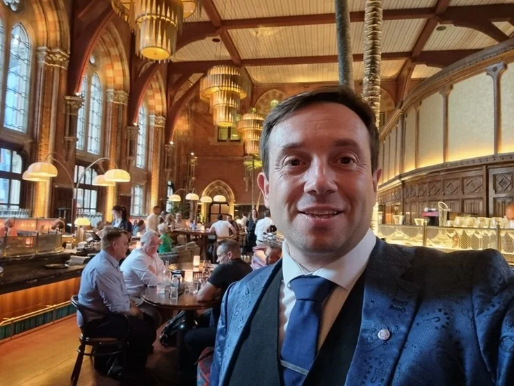 Matthew Garrett magician at St Pancras Renaissance Hotel London