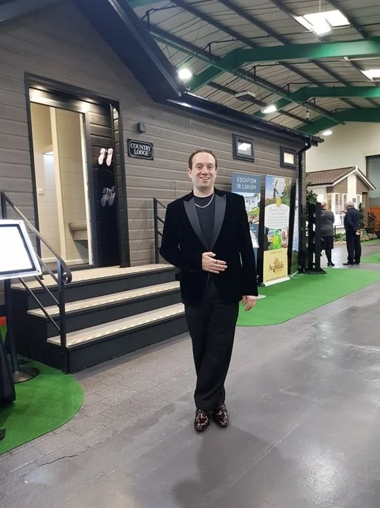 Matthew Garrett performing close-up magic for Tingdene Homes in Wellingborough