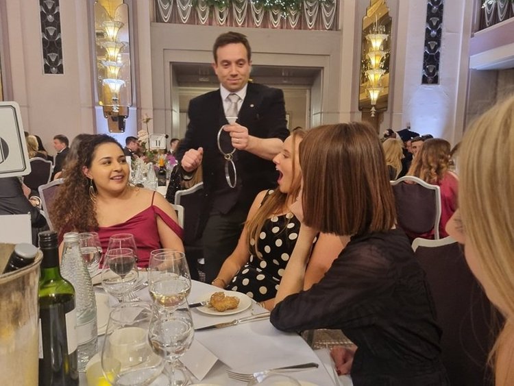 Guest reaction to Matthew Garrett's close-up magic at Sheraton Grand London