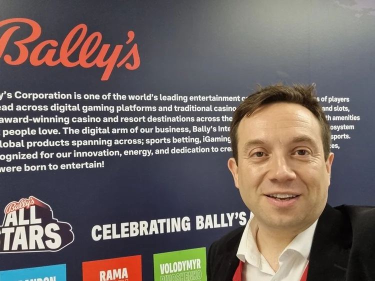 Matthew Garrett performing as a corporate magician in London for Bally