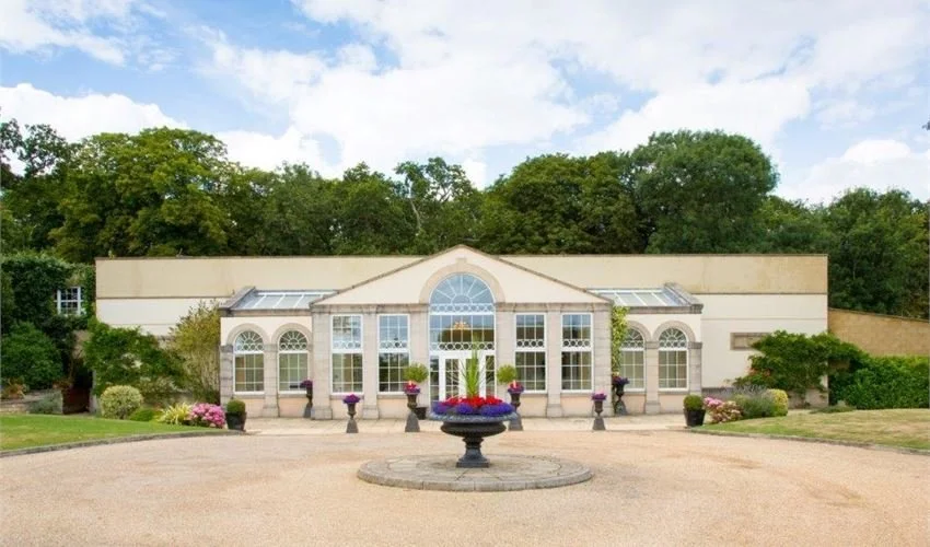 Wedding magician performing at Whittlebury Park in Northamptonshire