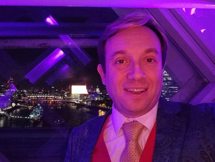 Corporate magician Matthew Garrett at Tower Bridge London for KORE