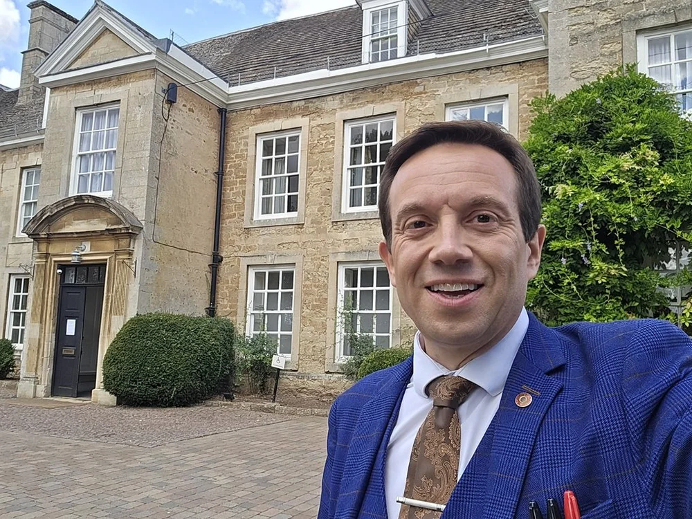 Wedding magician Matthew Garrett at Barton Hall in Kettering