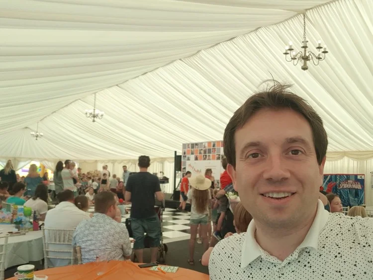 Close-up magician Matthew Garrett entertaining guests at Harrowden Hall near Wellingborough