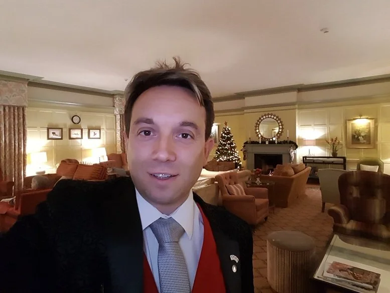 Matthew Garrett performing close-up magic at Ragdale Hall Spa in Leicestershire