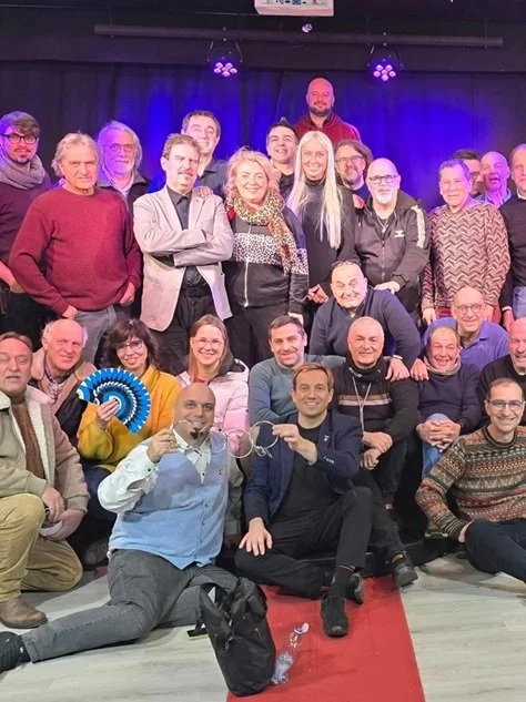 Group of magicians attending Matthew Garrett's lecture in Italy