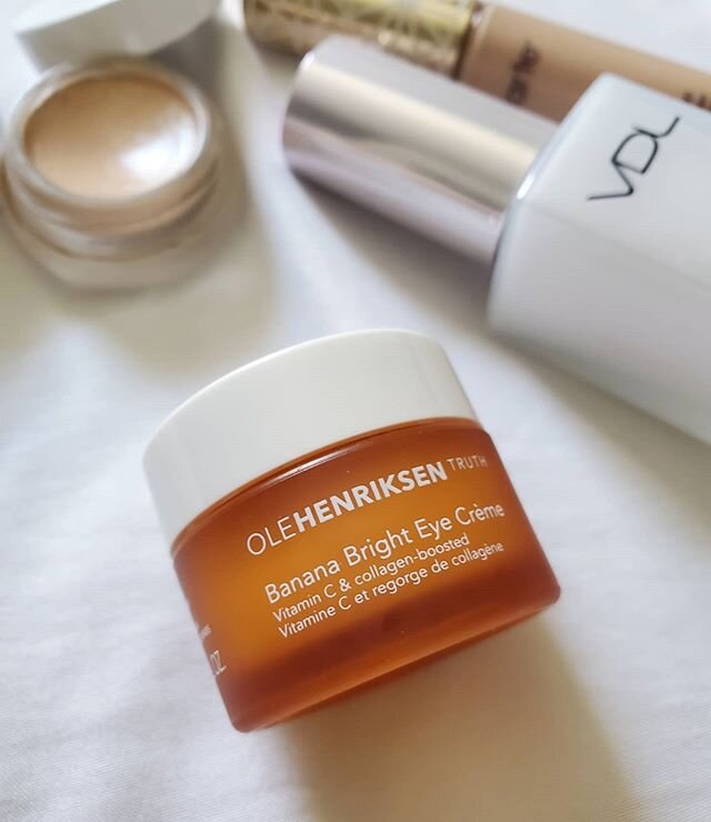 🌷Hi. I'm alive! I haven't had much motivation to post on IG, but the past few months I've been using the Banana Bright Eye Cream from Ole Henriksen and wanted to talk about it a bit.
.
🌷First let me just preface this by saying that in general, I do