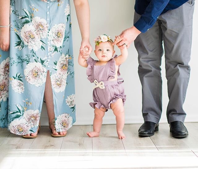 Never let me go💗  #pearls #littlegirl #nakedbaby #prettyinpink #babygirl #denverphotographer #denverphotography #childrenphotography #childrenphotographer #instababy #babiesofinstagram #justbaby #toddlersofinstagram #smile #studiophotography #natura