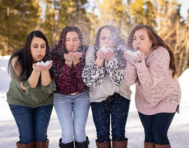 The fab 4 up in the Rocky Mountains enjoying a girls getaway 🥂🥂 #rockymountains #bestfriends #fab4 #collegefriends #havingfun #girls #girlsjustwannahavefun