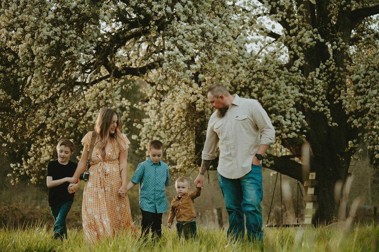 Our tree is blooming and it&rsquo;s some of my favorite photos I get to capture each year. If you are interested in booking a session in the field with our blooming beauty I&rsquo;m offering $100 off. It would need to be done within the next week/wee