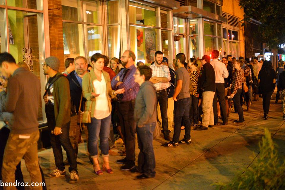  Line to get in to Story League at Busboys and Poets 14/V (Photo:  Ben Droz ) 