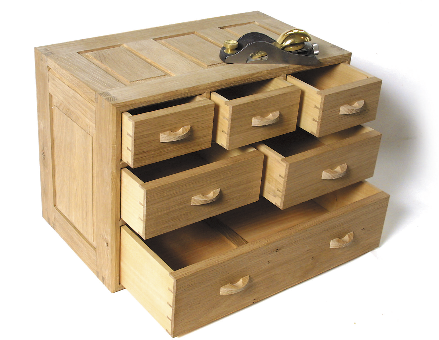 Oak chest of drawers jointed entirely with the WoodRat.