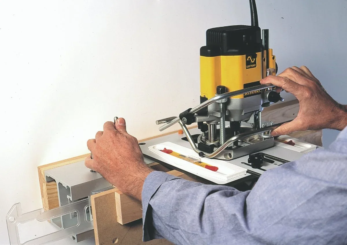 Cutting a mortise on the WoodRat router joinery machine with a plunge router