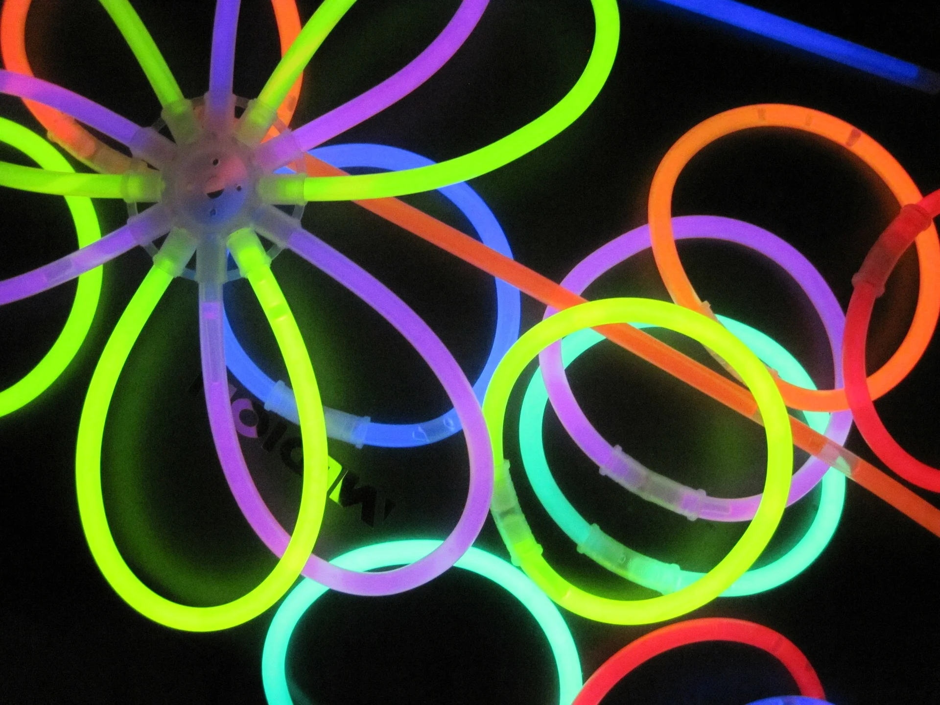glow-stick-558591_1920.jpg
