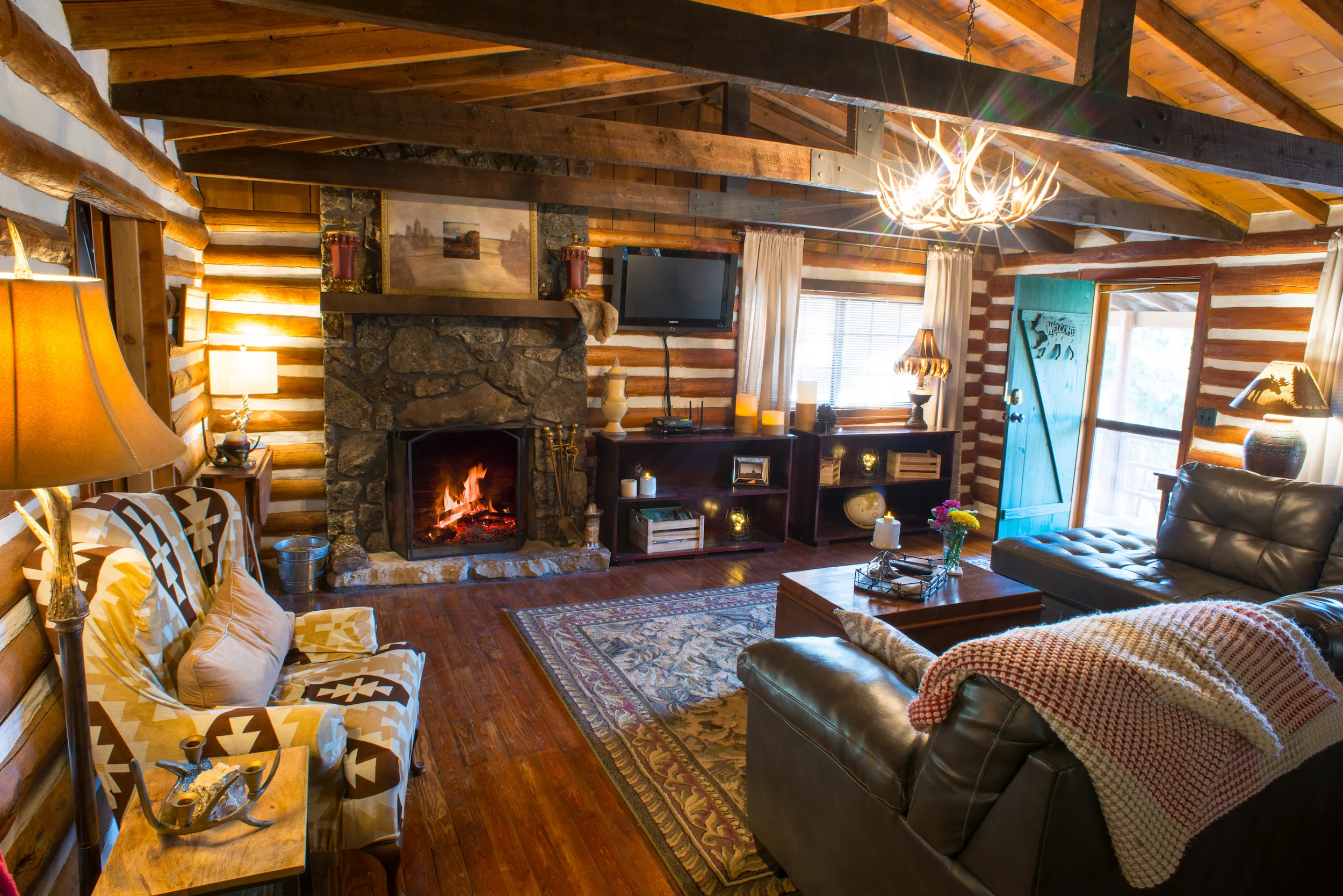 gyspy_dell_family_room2.jpg