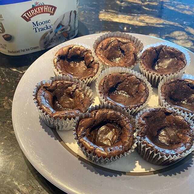 Brownie ice cream cups anyone? 🥰