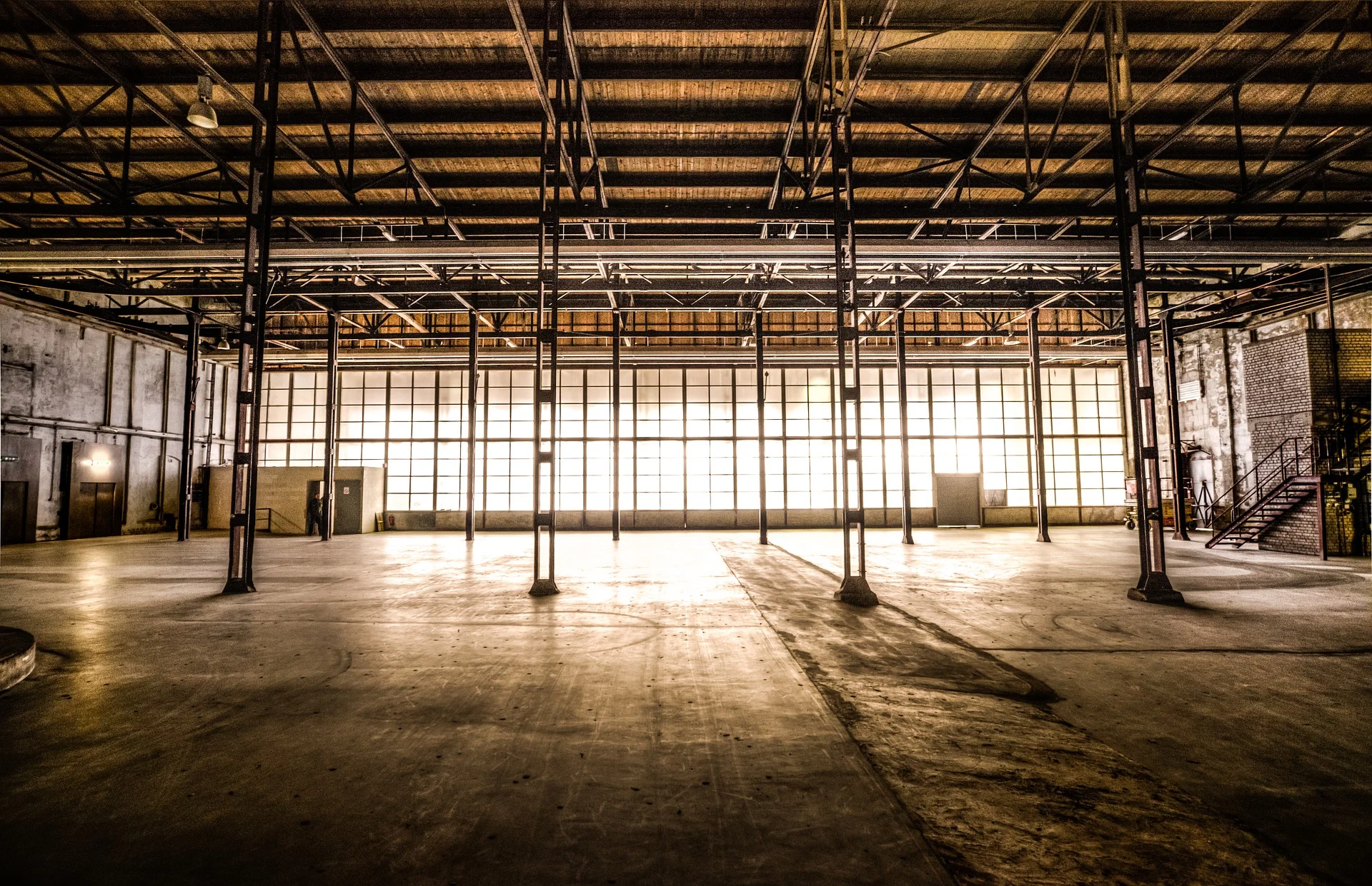 abandoned-2041218_1920.jpg